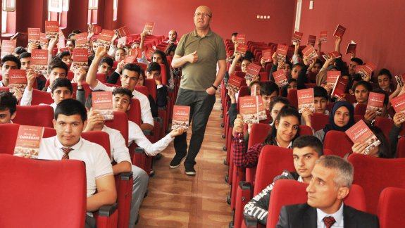 Yazar Aziz Erdoğan Öğrencilerle Bir Araya Geldi