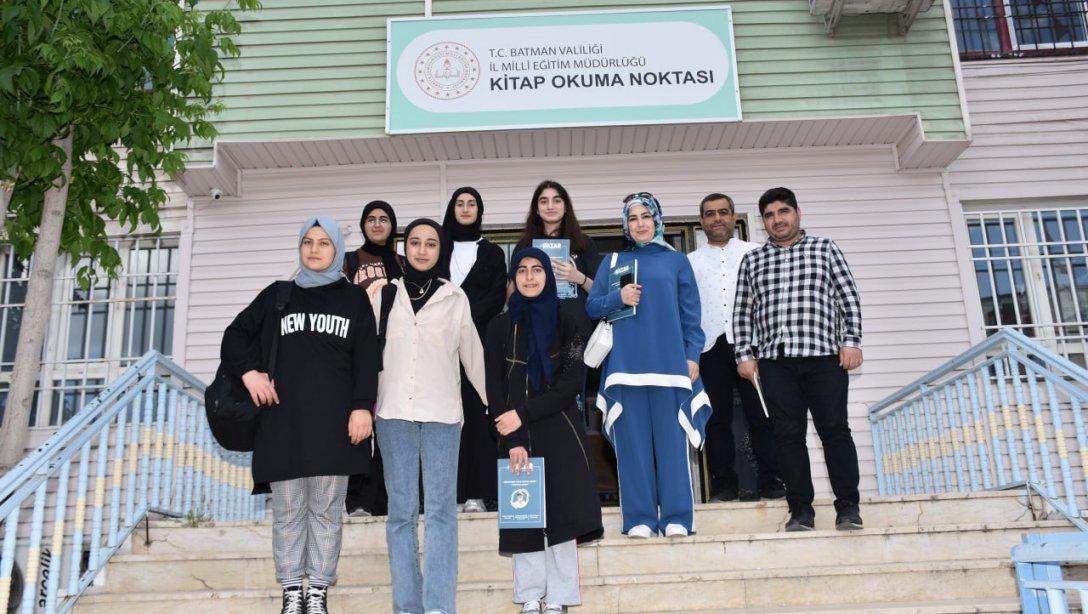 TP Fatıma Zehra Kız Anadolu İmam Hatip Lisesi Okuma Grubu Öğrencileri, Kitap Okuma Noktası'nı Ziyaret Etti