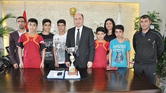 İMKB Petrolkent Ortaokulu Yıldızlar Masa Tenisinde Türkiye Şampiyonu