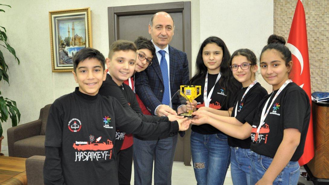 Kurtaran, Türkiye Bilim Kahramanları Turnuvasına Katılan Öğrencileri Konuk Etti