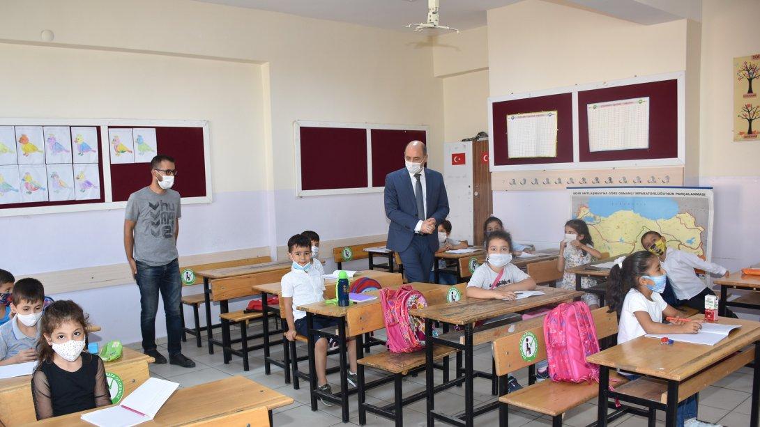 KURTARAN, Petrol Ofisi İlkokulu ve Veysel Karani Anadolu İmam Hatip Lisesini ziyaret etti