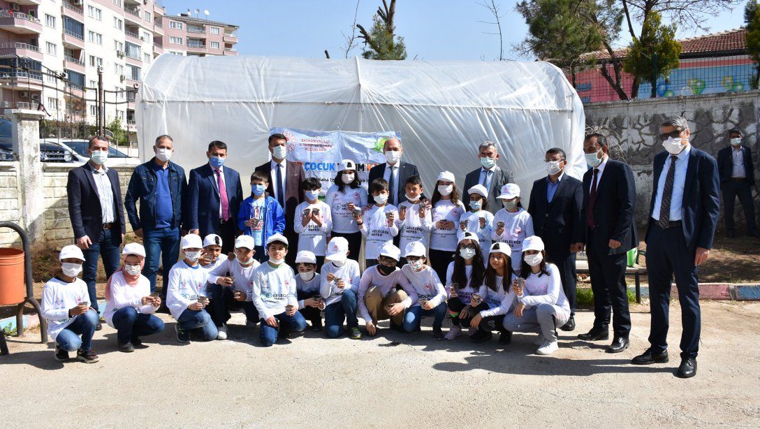 'Lider Çocuk Tarım Kampı' Etkinliğinde Sera Atölyesi Açıldı