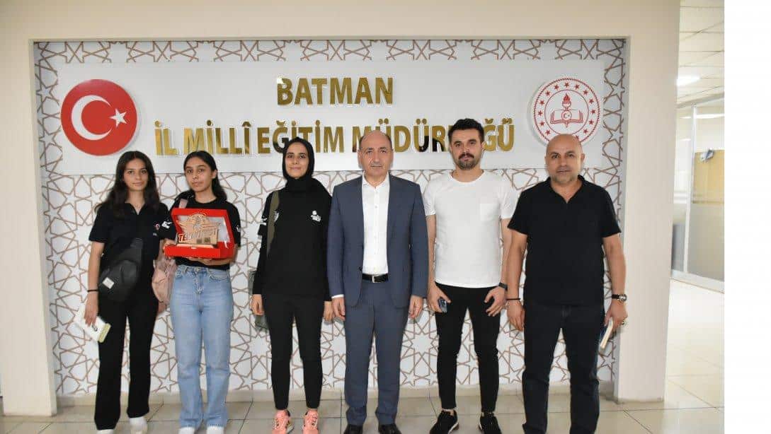 Başarılı Türk Telekom Anadolu Lisesi Öğrencileri İl Müdürümüzü Ziyaret Etti