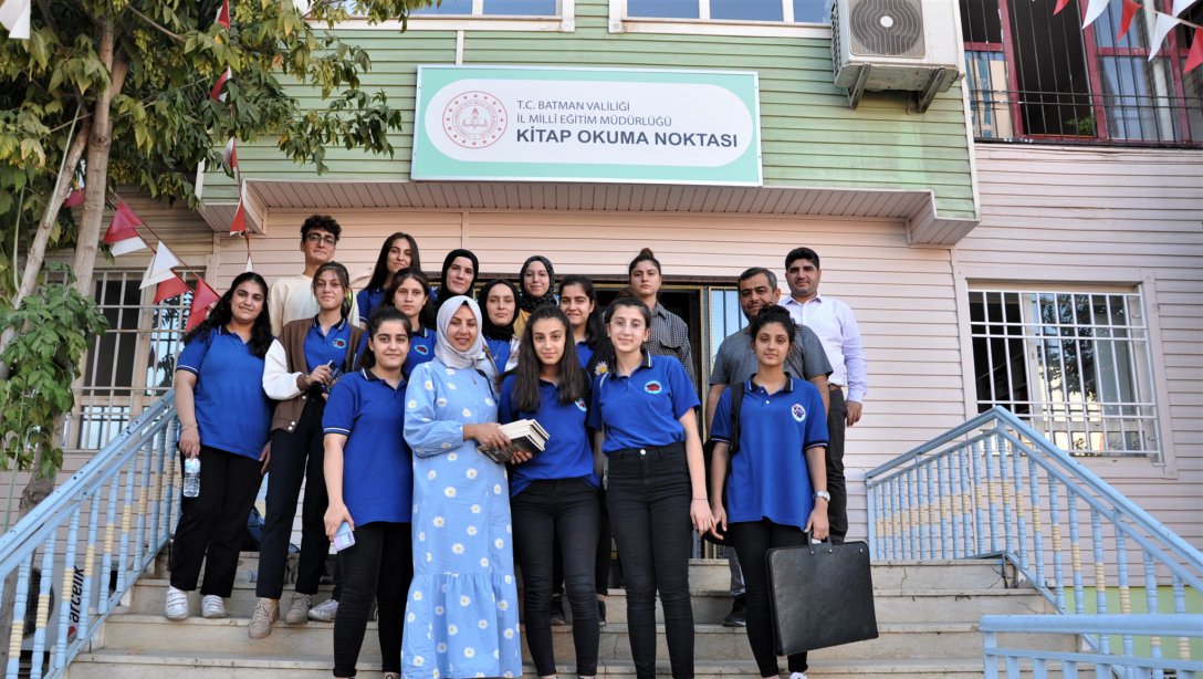 Fatih Anadolu Lisesi Öğrencileri, Kitap Okuma Noktası'nı Ziyaret Etti