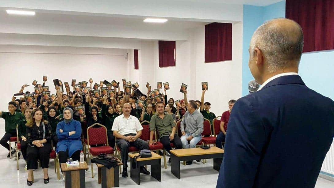 Sezai Karakoç Anadolu Lisesi Öğrencilerine Evrende Simetri Eğitimi Verildi  