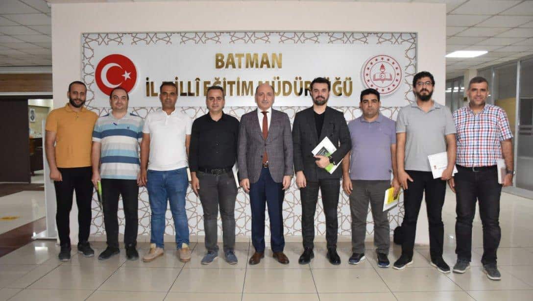TÜBİTAK Türkiye Finallerine Katılan Öğrencilerimizin Danışman Öğretmenlerine Sayın Valimiz Tarafından Başarı Belgesi Verildi