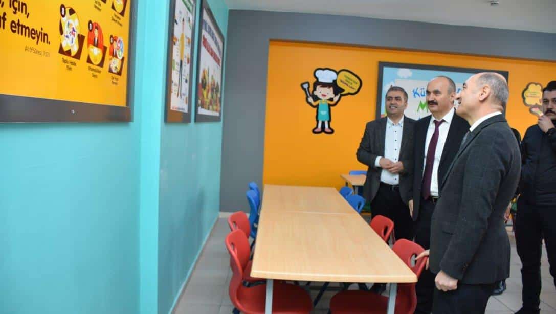 Valimiz CANALP ve İl Müdürümüz KURTARAN Mehmet Akif İlkokulunu Ziyaret Ettiler