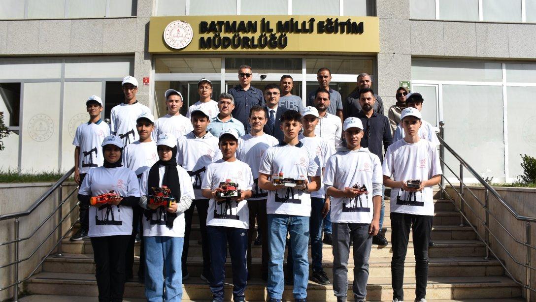 Öğrencilerimiz Uluslararası MEB Robot Yarışmasına Katılmak Üzere Erzurum'a Gitti