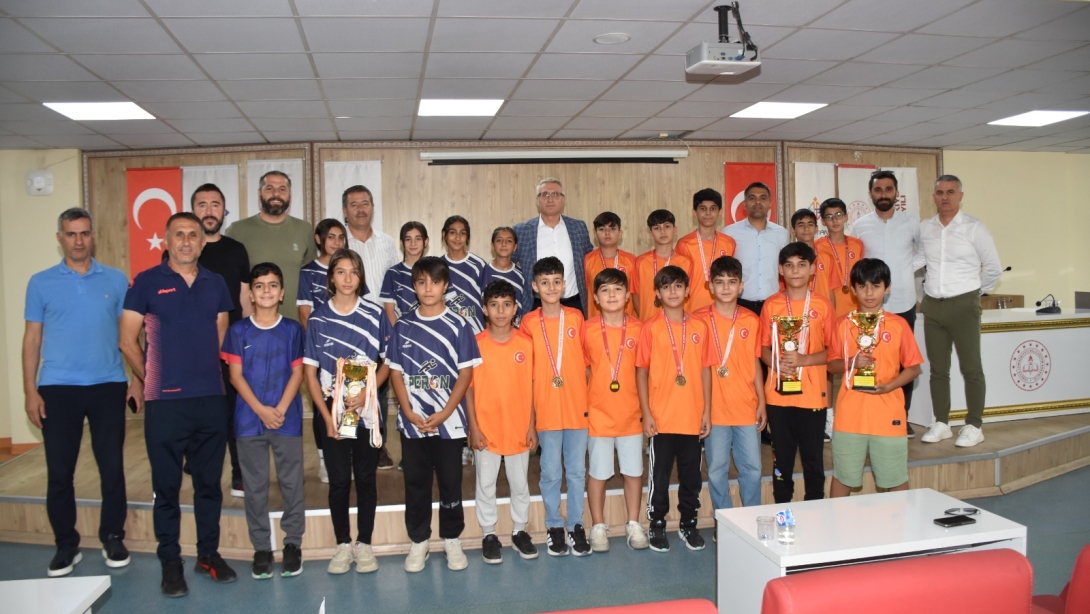 İl Müdürümüz Şampiyon Öğrencilerle Buluştu